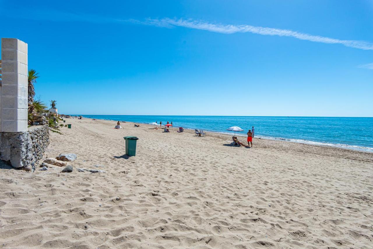 Sun & Sand Beach Apartment Марбеля Екстериор снимка